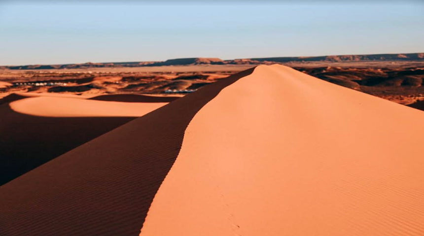 Llegar antes del anochecer al campamento de jaimas de lujo en Merzouga